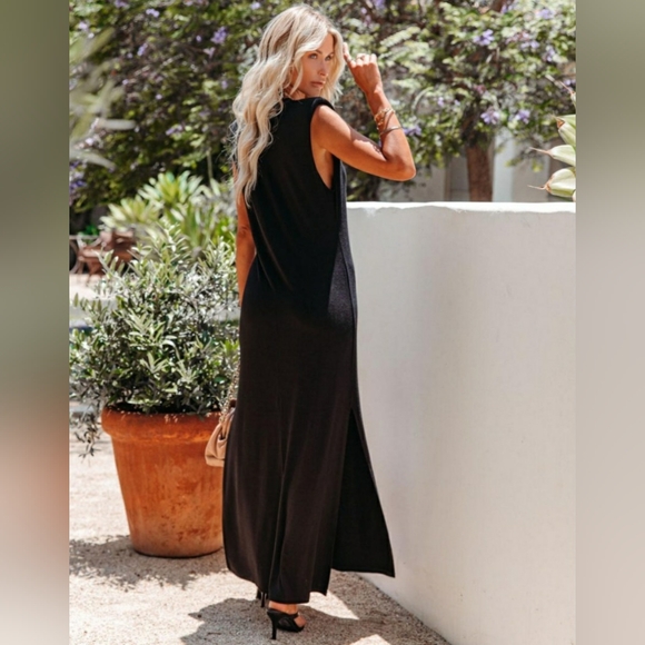 VICI COLLECTION TEAGAN PADDED SHOULDER KNIT MAXI DRESS - Picture 9 of 12